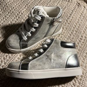 KidPik Distressed Star High Top sneaker - toddler size 11